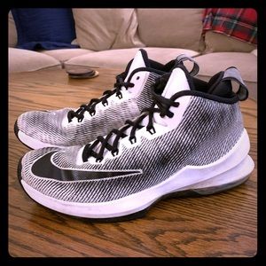 Nike Air Max Infuriate basketball shoes. Men’s 9M